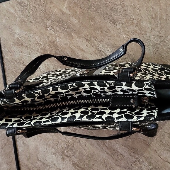 Coach purse - Picture 7 of 10